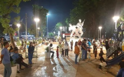Masyarakat Menikmati Pesona Taman Rimbo Kaluang di Libur Lebaran