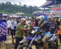 Gelar Grasstrack Motocross Championship VII 2026, Bupati Yulianto: Pasbar Siap Cetak Crosser Nasional