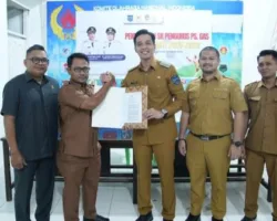 Walikota Sawahlunto Serahkan SK Kepengurusan PS GAS 2025-2029: Momentum Kebangkitan Sepak Bola Kota Arang