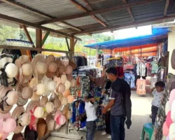 UMKM Pantai Air Manis Panen Rezeki Saat Libur Lebaran