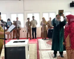 Pj Sekda Dilantik, Wako Hendri Arnis: Sekda Ibarat Dirigen yang Mengatur Irama Birokrasi