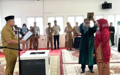 Pj Sekda Dilantik, Wako Hendri Arnis: Sekda Ibarat Dirigen yang Mengatur Irama Birokrasi