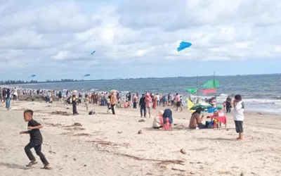 Hari Kedua Pesta Pantai, Ribuan Pengunjung Padati Destinasi Wisata Pasaman Barat