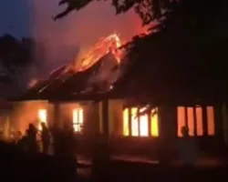 Kebakaran Hebat Hanguskan Rumah Warga di Sungai Kambut, Kerugian Ditaksir Ratusan Juta