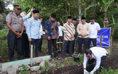 Letakan Batu Pertama Rumah Layak Huni, Bupati Eka Putra Apresiasi Perantau