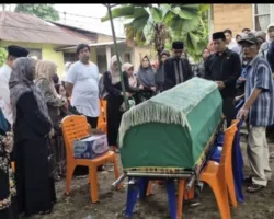 Pengurus KONI Sumbar Herlina Wafat, Hamdanus Lepas Jenazah ke Pemakaman