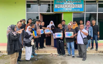 Syukuri Siswa Lulus SNBP, SMK Muhammadiyah 1 Padang Gelar Bakti Sosial ke Panti Asuhan di Bukittinggi