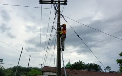 Perkuat Layanan Internet, PLN Icon Plus Lakukan Pemeliharaan Jaringan Fiber Optik di Kampar