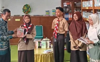 SMAN 5 Padang Luncurkan Dua Buku, Kumpulan Esai dan Kumpulan Puisi