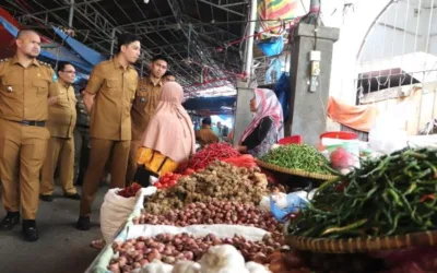 Wali Kota Riyanda Tinjau Infrastruktur dan Serap Aspirasi Pedagang di Pasar Sawahlunto