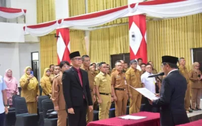 Bupati John Kenedy Azis Lantik Hendra Aswara Penjabat Sekda Padang Pariaman