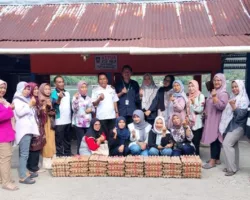 Cegah Stunting Sejak Dini, Apical Salurkan Bantuan Makanan Tambahan bagi Ibu Hamil di Gates Nan XX