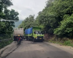 Novermal Sorot Truk Batu Bara PLTU Teluk Sirih Ancam Keselamatan Wisatawan ke Mandeh