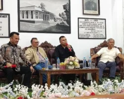 Dosen Ilmu Komunikasi UNP Tampil di Seminar Kebangsaan 170 Tahun Kweekschool