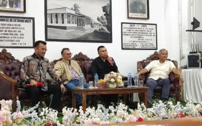 Dosen Ilmu Komunikasi UNP Tampil di Seminar Kebangsaan 170 Tahun Kweekschool