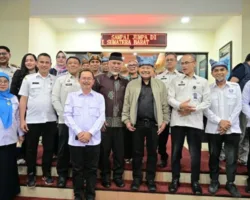 Gubernur Mahyeldi Terima Bantuan Rp1,6 Miliar dari PERADI Dukung Pemulihan Fasilitas Umum Pasca Bencana