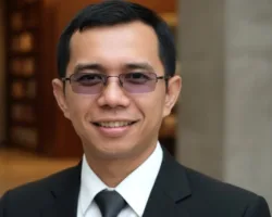 Teknologi Melangit, Adab Membumi, Tantangan Pendidikan di Era Digital