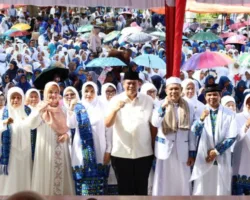 BKMT Sumbar Gelar Dakwah Wisata di Kota Pariaman, Ribuan Peserta Penuhi Pantai Gandoriah