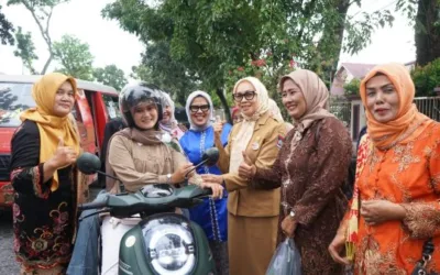 Peringati Hari Kartini, Srikandi Kebencanaan Padang Gelar Aksi Simpatik Bagi Bunga dan Kunjungi Tokoh Perempuan