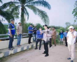 Bupati Annisa Tinjau Lanjutan Pembangunan Jembatan Batang Mimpi Nagari Sikabau