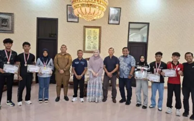 Lisda Hendrajoni Sambut Atlet Tinju Pessel dari Kejurda Pertina Cup Sumbar 2026