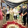 KONI Sumbar Berikan Penghargaan Kehormatan untuk Munandar Maska dan Thio Hok Seng