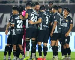 Semen Padang Tumbang Sebelum Finish, Degradasi Jadi Vonis Dini