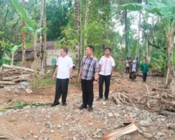 Ditengah Derita Pascabanjir, Muhammadiyah Kota Padang Hadir Menguatkan Warga di Pasar Lalang