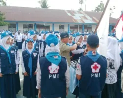 Ketua PMI Kota Padang Lantik 50 Orang Anggota PMR Tingkat Madya SMPN 18 Padang