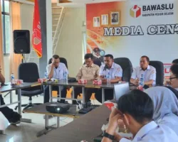 Wujudkan Daftar Pemilih Akurat, Bawaslu Pessel Dorong Sinkronisasi Data Kependudukan