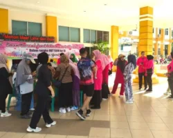 Peringati HUT ke-18, GOW Pasbar Gelar Senam dan Cek Kesehatan Gratis
