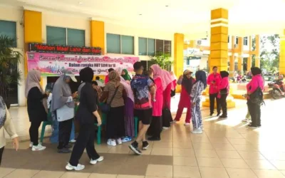 Peringati HUT ke-18, GOW Pasbar Gelar Senam dan Cek Kesehatan Gratis