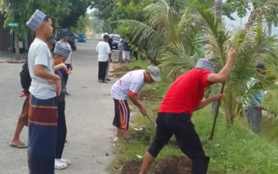 Sambut Idul Adha, Jamaah dan Warga Taruko II Kompak Goro Bersihkan Lingkungan