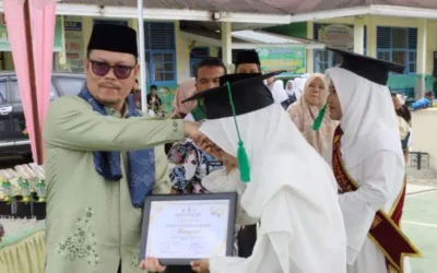 94 Siswa MTsN 5 Pasaman Barat Dilepas dan 36 Diwisuda Tahfiz