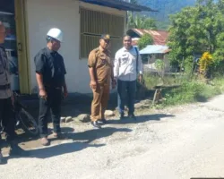 Warga Koto Lalang Sambut Baik Survei Perbaikan Jalan Dinas PUPR Kota Padang
