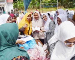 Ikatan Bidan Indonesia Kota Pariaman dan Dinas Kesehatan Gelar Bakti Sosial