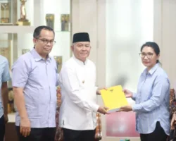 Wawako Suryadi Nurdal Terima Langsung Penyerahan NHP dari BPK Sumbar