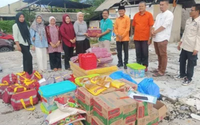 Dinsos Pasbar Salurkan Bantuan untuk Korban Kebakaran di Sungai Aur dan Simpang Empat