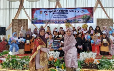 SMPN 2 Bukittinggi Teguhkan Jejak Literasi Lewat Karya Guru dan Siswa