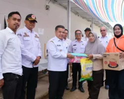 Bupati Benni Warlis Sambangi Penghuni Huntara di Nagari Balingka