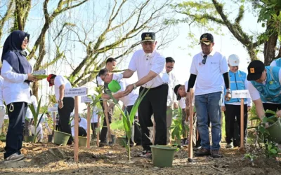 Tanam 1.000 Pohon di Hutan Kota Malvinas, Mahyeldi Serukan Aksi Nyata Cegah Banjir dan Krisis Iklim