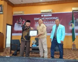 Seminar Nasional LKMM Hari Kedua: Dua Pakar Bedah Kepemimpinan Digital dan Kekuatan Komunikasi di Universitas Ekasakti