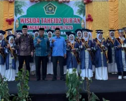 Kakan Kemenag Thomas Febria Apresiasi Wisuda Tahfiz MTsN 4 Pasaman Barat