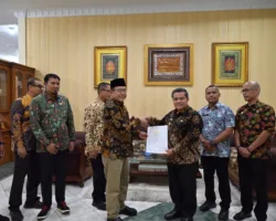 Pemko Payakumbuh Salurkan Bantuan Rp 1 Miliar kepada Pemkab Agam untuk Dukung Percepatan Rehabilitasi dan Rekonstruksi Pasca Bencana