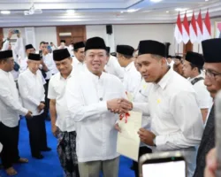 Menteri Nusron Serahkan 243 Sertipikat Tanah Wakaf di Jateng, Perkuat Kepastian Hukum Aset Umat
