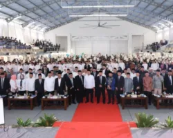 Nusron Serahkan 1.029 Sertipikat Wakaf, Targetkan Tuntas 100 Persen pada 2028