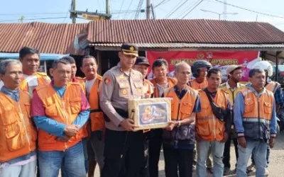 Bakti Sosial Hari Bhayangkara ke-80, Polres Dharmasraya Bagikan Bantuan untuk Komunitas Ojek