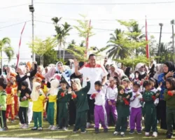 Yota Balad Ikuti Senam Massal Bersama 1200 Anak TK dan PAUD se-Kota Pariaman