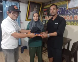 60 Relawan KSB Padang Selatan Terima Seragam Jambore 2026
