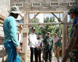 Kolaborasi Pemkab, BAZNas Solsel dan Kodaeral II Padang Bangun 28 Rumah Mustahik